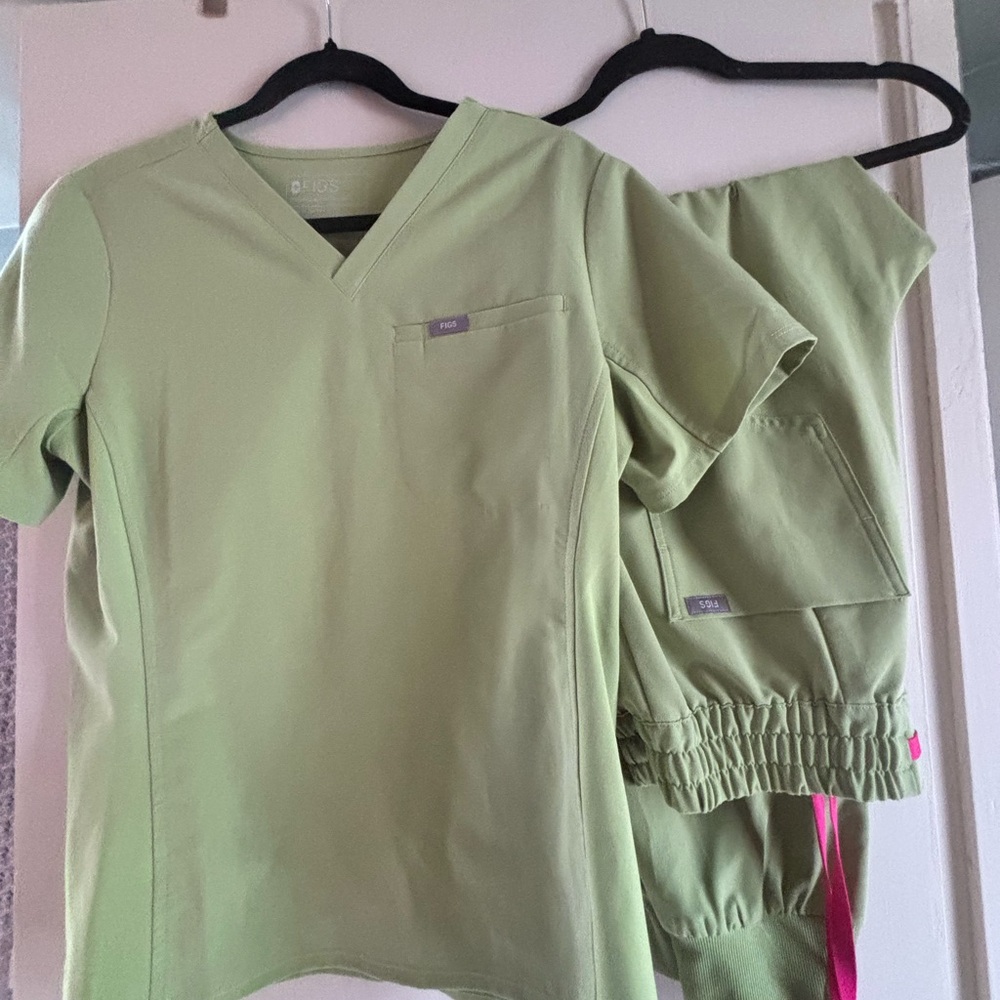 Figs scrubs medium matcha
